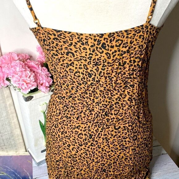 🌷H&M🌷CUTE Button Up Leopard Dress     - Picture 8 of 9